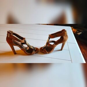 Tory Burch Brown Suede Pumps